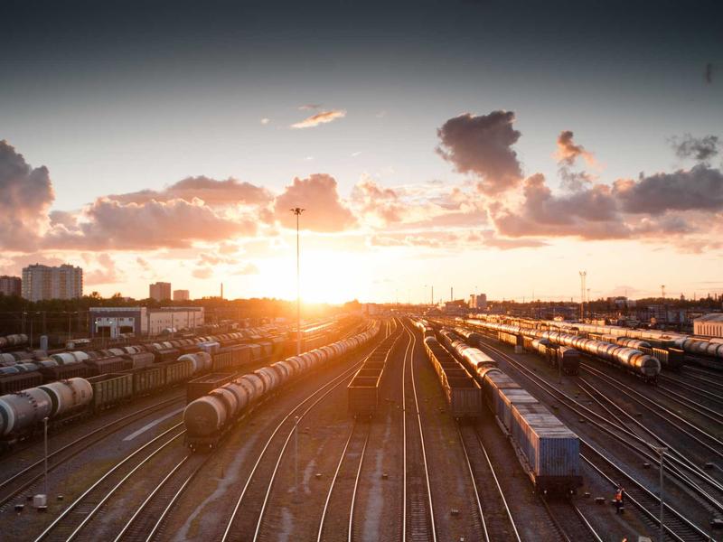孔乙己的长衫<br>klxalqn.cn 脱不下的学历枷锁